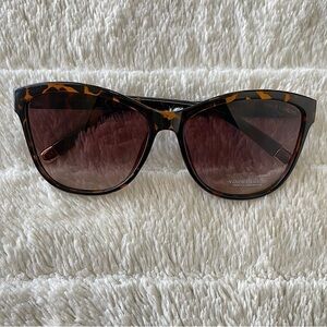 Vince Camuto Leopard Cat Eye Sunglasses New